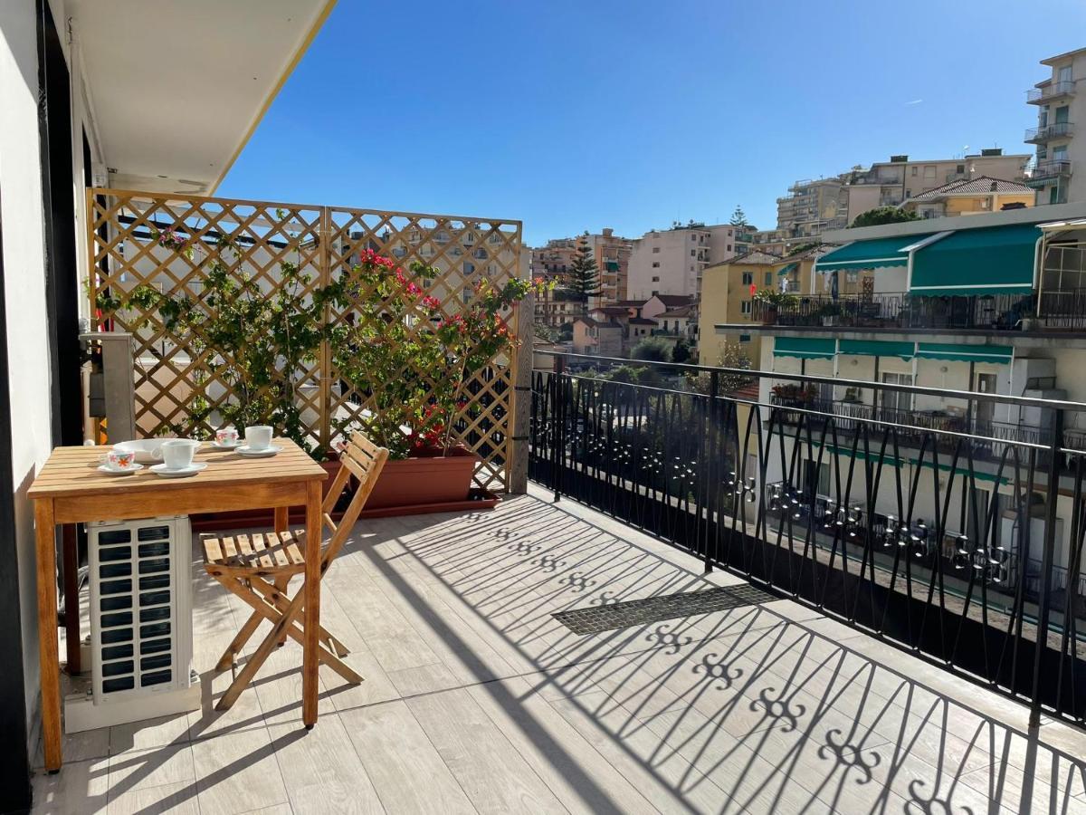 Wh - Cuore Home - Attico Monolocale Con Parcheggio Gratuito - 5 Minuti Dal Centro - Wifi Sanremo Exteriér fotografie