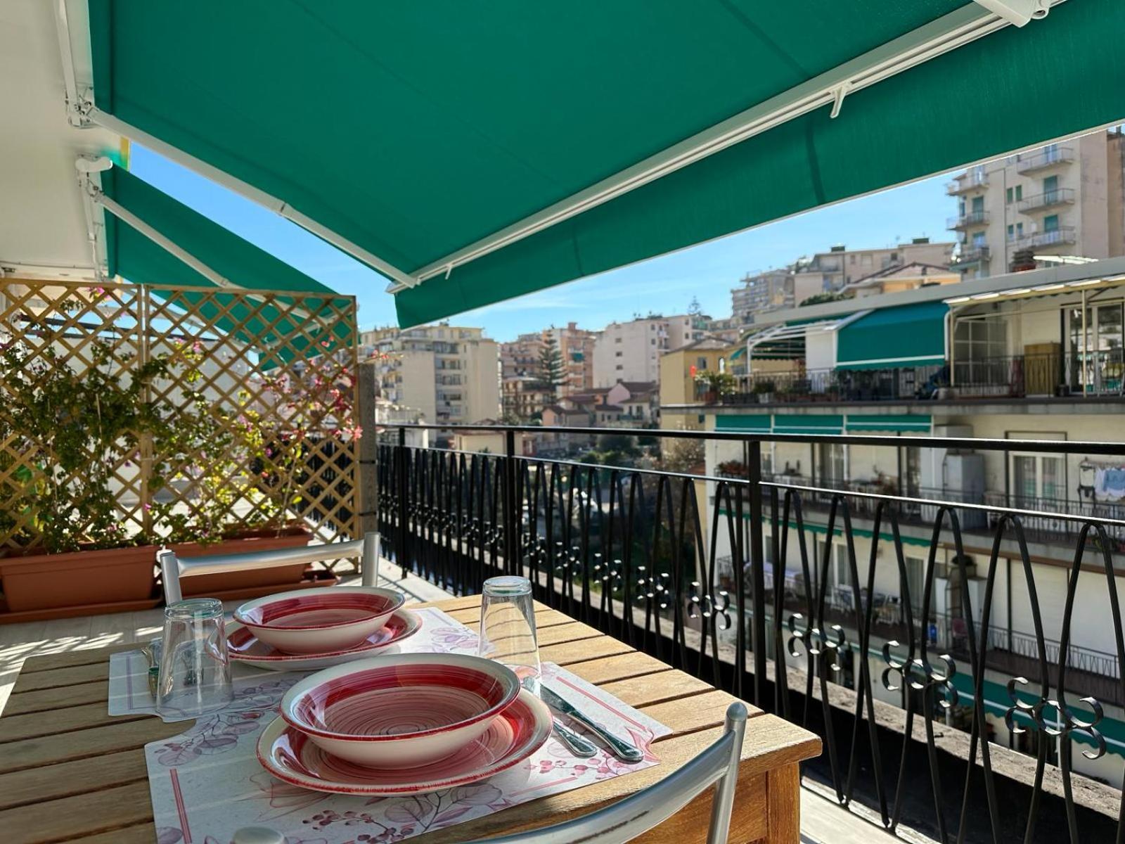 Wh - Cuore Home - Attico Monolocale Con Parcheggio Gratuito - 5 Minuti Dal Centro - Wifi Sanremo Exteriér fotografie